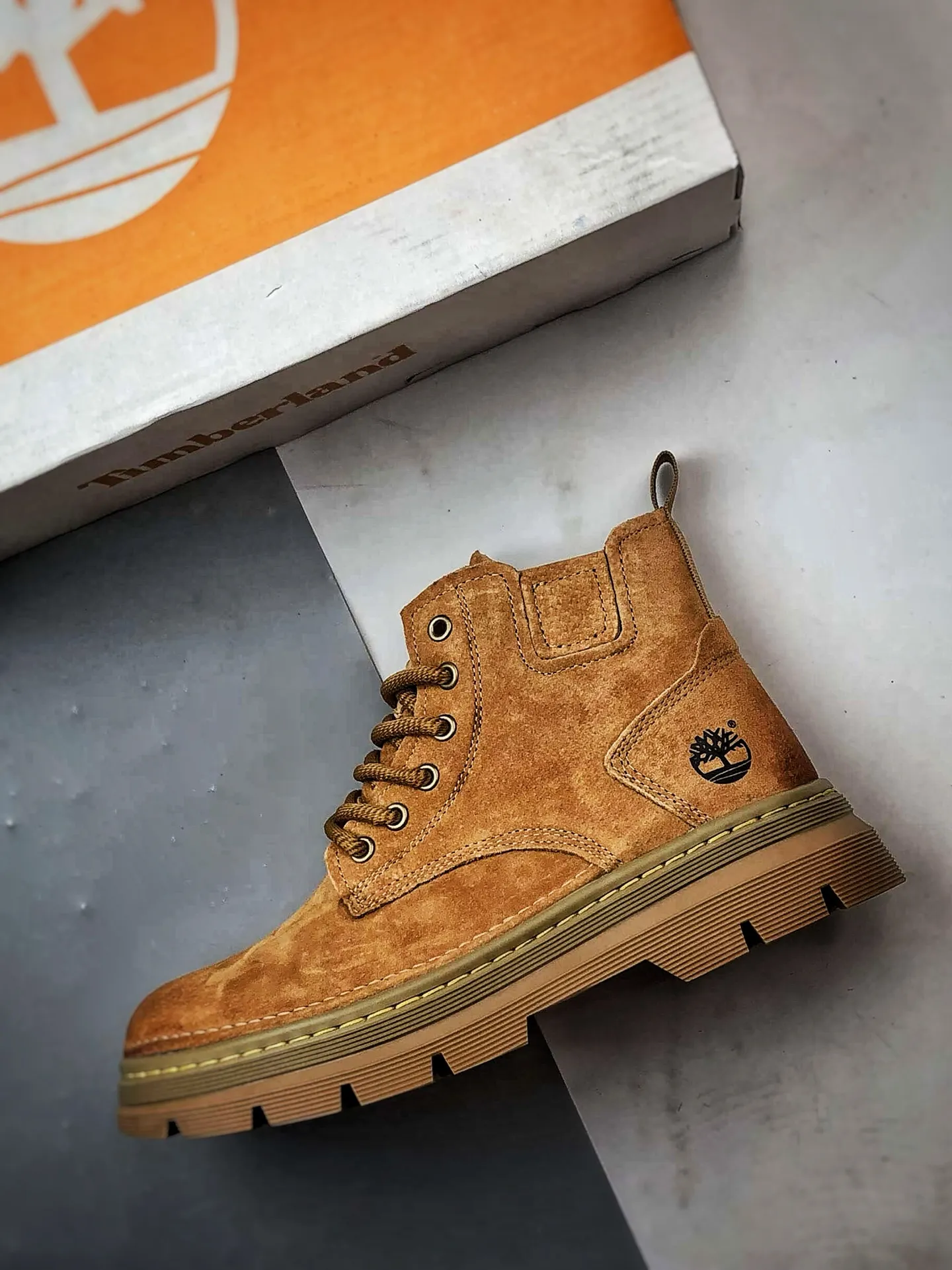 💰440 Timberland Timberland/Timberland 25 new autumn and winter new style classic outdoor casual rhubarb boots, Guangdong factory quality, original box and original packaging. The fabric is made of Italian 🇮🇹 top-grade frosted fine-grained cowhide with anti-odor and anti-corrosion genuine leather latex insoles to give you a perfect wearing experience. High-quality and durable, a must-have for sportsmen. Specially designed to treat those who are not handsome. High-quality and first-class foot feel. Item No.: TB99350 Size: 39 40 41 42 43 44 (standard code)